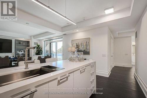 401 - 3 Southvale Drive, Toronto, ON - Indoor Photo Showing Kitchen With Double Sink