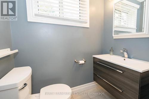 5 Vanity Court, Toronto, ON - Indoor Photo Showing Bathroom