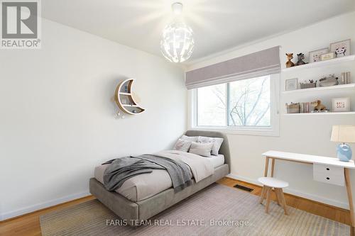 5 Vanity Court, Toronto, ON - Indoor Photo Showing Bedroom