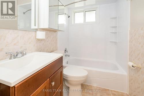 5 Vanity Court, Toronto, ON - Indoor Photo Showing Bathroom