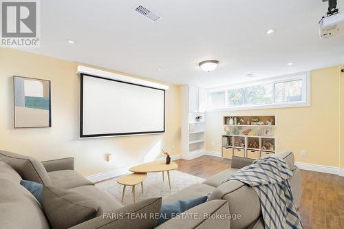 5 Vanity Court, Toronto, ON - Indoor Photo Showing Living Room