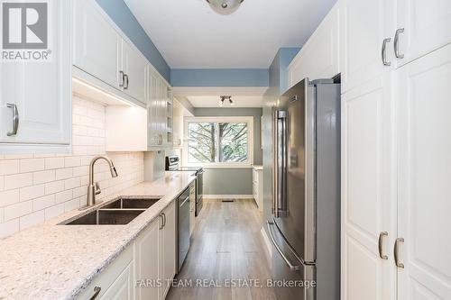 5 Vanity Court, Toronto, ON - Indoor Photo Showing Kitchen With Double Sink With Upgraded Kitchen