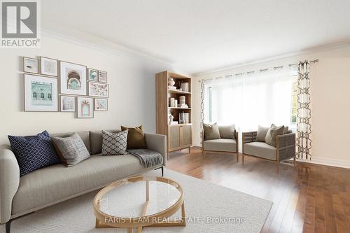 5 Vanity Court, Toronto, ON - Indoor Photo Showing Living Room