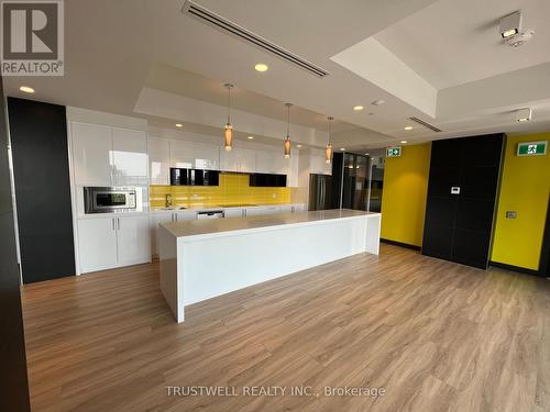 1004 - 158 Front Street E, Toronto, ON - Indoor Photo Showing Kitchen