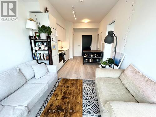 1004 - 158 Front Street E, Toronto, ON - Indoor Photo Showing Living Room