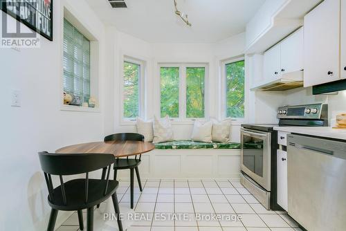 B - 32 Massey Street, Toronto, ON - Indoor Photo Showing Kitchen