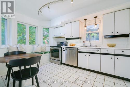 B - 32 Massey Street, Toronto, ON - Indoor Photo Showing Kitchen