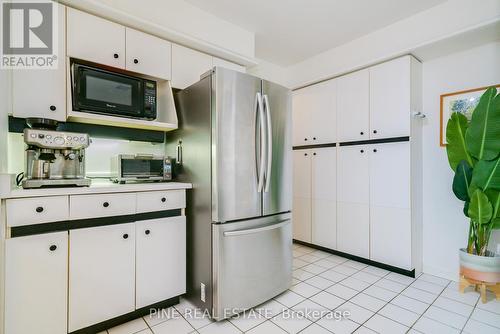 B - 32 Massey Street, Toronto, ON - Indoor Photo Showing Kitchen