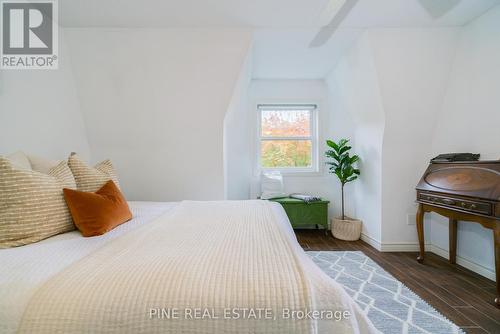 B - 32 Massey Street, Toronto, ON - Indoor Photo Showing Bedroom