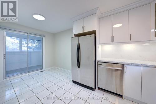 9 Lofty Hill Way, Toronto, ON - Indoor Photo Showing Kitchen