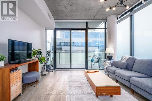 811 - 25 Stafford Street, Toronto, ON - Indoor Photo Showing Living Room