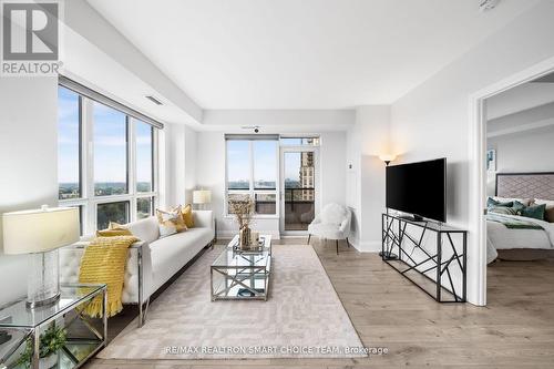 1211 - 100 Harrison Garden Boulevard, Toronto, ON - Indoor Photo Showing Living Room