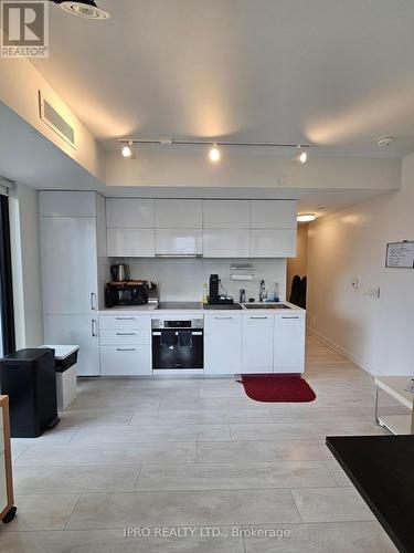 712 - 188 Cumberland Street, Toronto, ON - Indoor Photo Showing Kitchen