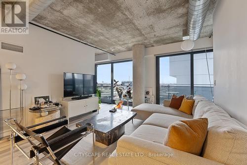 705 - 51 Trolley Crescent, Toronto, ON - Indoor Photo Showing Living Room