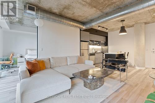 705 - 51 Trolley Crescent, Toronto, ON - Indoor Photo Showing Living Room