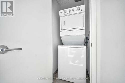 Ph1803 - 1606 Charles Street, Whitby, ON - Indoor Photo Showing Laundry Room