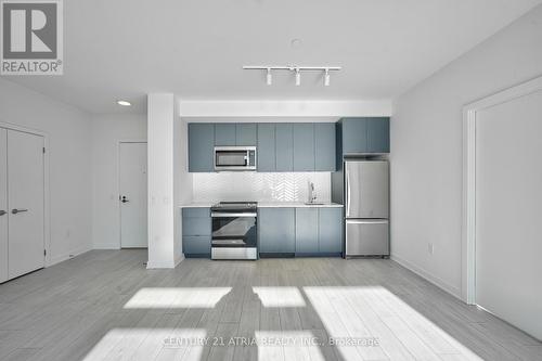 Ph1803 - 1606 Charles Street, Whitby, ON - Indoor Photo Showing Kitchen