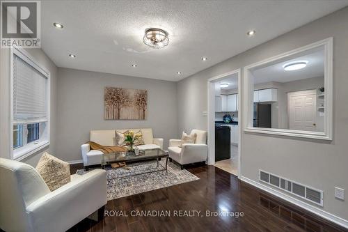 1 Barwick Court E, Whitby, ON - Indoor Photo Showing Living Room