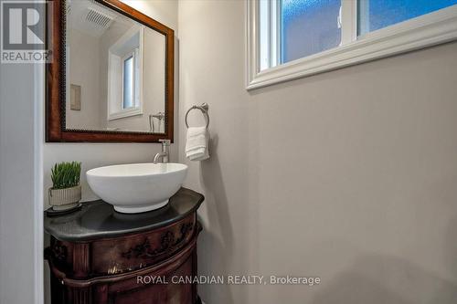 1 Barwick Court E, Whitby, ON - Indoor Photo Showing Bathroom