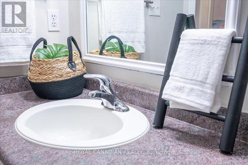 1 Barwick Court E, Whitby, ON - Indoor Photo Showing Bathroom