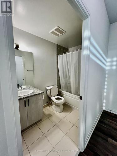 411 - 10 Meadowglen Place, Toronto, ON - Indoor Photo Showing Bathroom