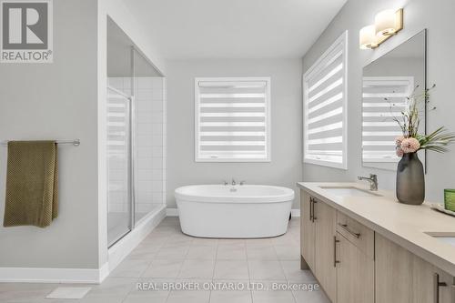 1058 Thompson Drive, Oshawa, ON - Indoor Photo Showing Bathroom