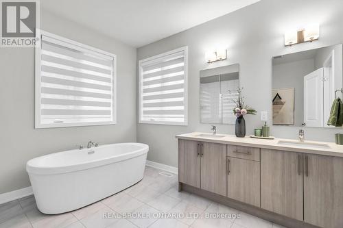 1058 Thompson Drive, Oshawa, ON - Indoor Photo Showing Bathroom