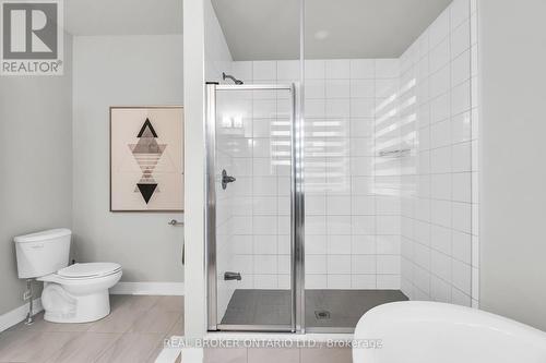 1058 Thompson Drive, Oshawa, ON - Indoor Photo Showing Bathroom