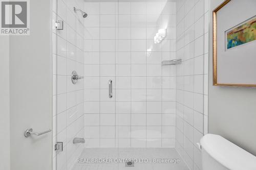 1058 Thompson Drive, Oshawa, ON - Indoor Photo Showing Bathroom