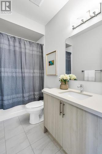 1058 Thompson Drive, Oshawa, ON - Indoor Photo Showing Bathroom