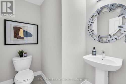 1058 Thompson Drive, Oshawa, ON - Indoor Photo Showing Bathroom