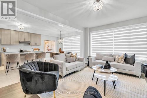 1058 Thompson Drive, Oshawa, ON - Indoor Photo Showing Living Room