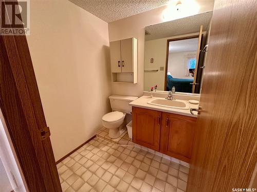 #10 1391 98Th Street W, North Battleford, SK - Indoor Photo Showing Bathroom