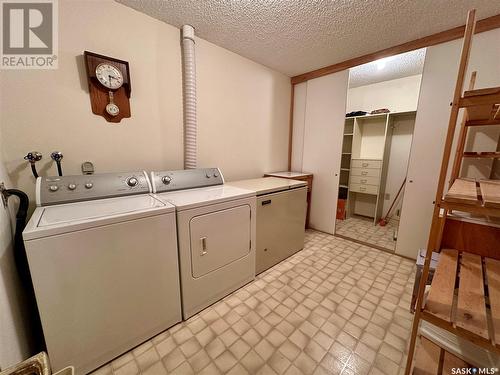 10 1391 98Th Street W, North Battleford, SK - Indoor Photo Showing Laundry Room