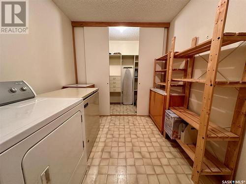 10 1391 98Th Street W, North Battleford, SK - Indoor Photo Showing Laundry Room