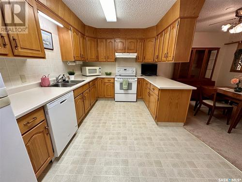 #10 1391 98Th Street W, North Battleford, SK - Indoor Photo Showing Kitchen With Double Sink