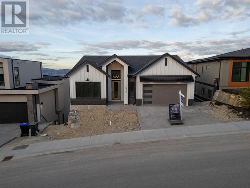 1042 Emslie Street, Kelowna, BC - Outdoor With Facade