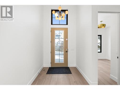 1042 Emslie Street, Kelowna, BC - Indoor Photo Showing Other Room