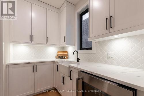 3861 Petalpath Way, London, ON - Indoor Photo Showing Kitchen