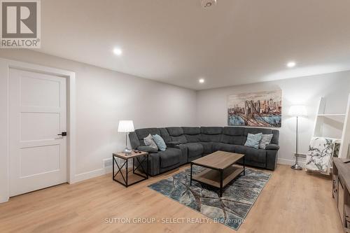 3861 Petalpath Way, London, ON - Indoor