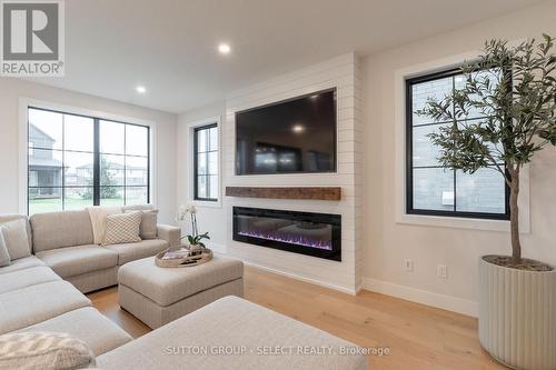 3861 Petalpath Way, London, ON - Indoor Photo Showing Living Room With Fireplace