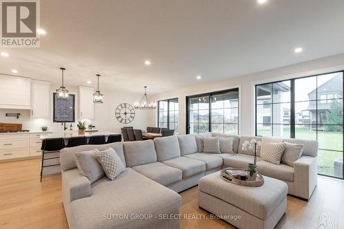 3861 Petalpath Way, London, ON - Indoor Photo Showing Living Room