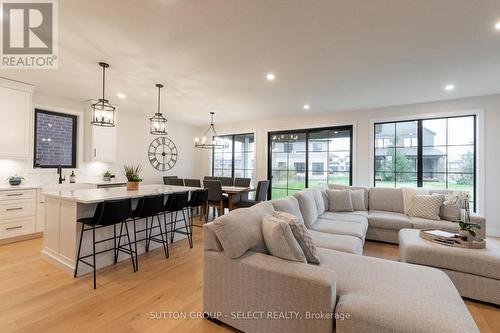 3861 Petalpath Way, London, ON - Indoor Photo Showing Living Room