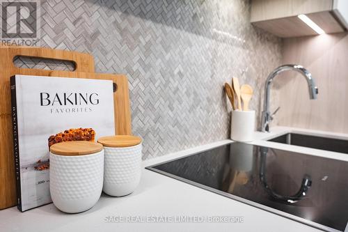 205 - 123 Portland Street, Toronto, ON - Indoor Photo Showing Kitchen