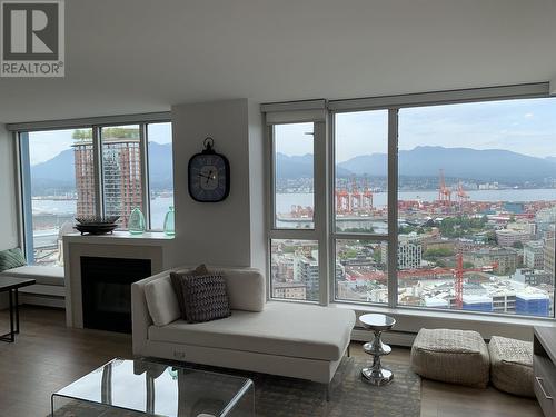 3102 183 Keefer Place, Vancouver, BC - Indoor Photo Showing Living Room