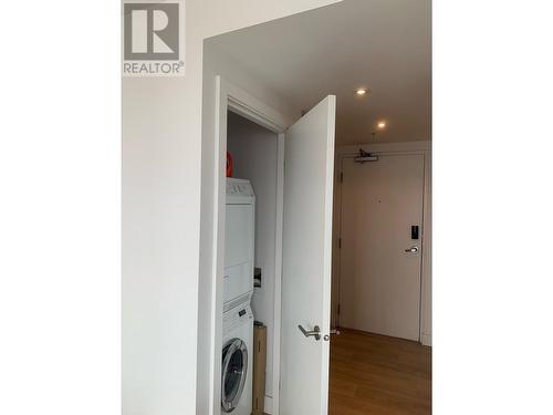 3102 183 Keefer Place, Vancouver, BC - Indoor Photo Showing Laundry Room