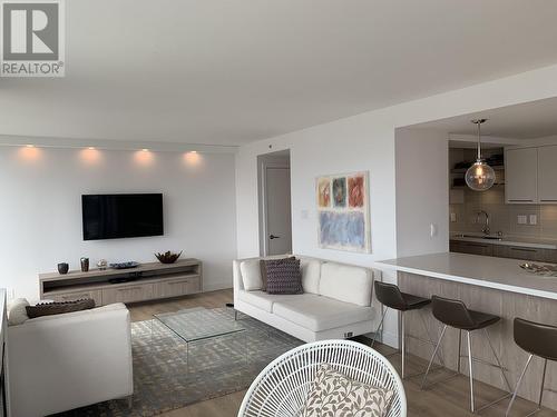 3102 183 Keefer Place, Vancouver, BC - Indoor Photo Showing Living Room