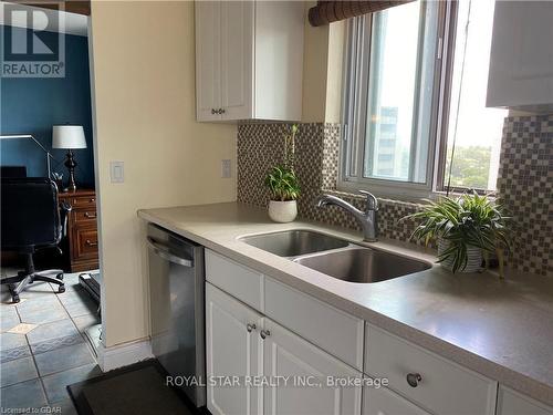 901 - 358 Waterloo Avenue, Guelph, ON - Indoor Photo Showing Kitchen With Double Sink