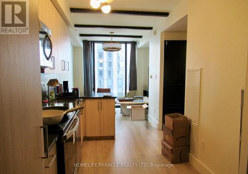 1412 - 145 Columbia Street W, Waterloo, ON - Indoor Photo Showing Kitchen