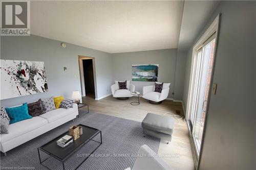 264 - 100 Brownleigh Avenue, Welland, ON - Indoor Photo Showing Living Room